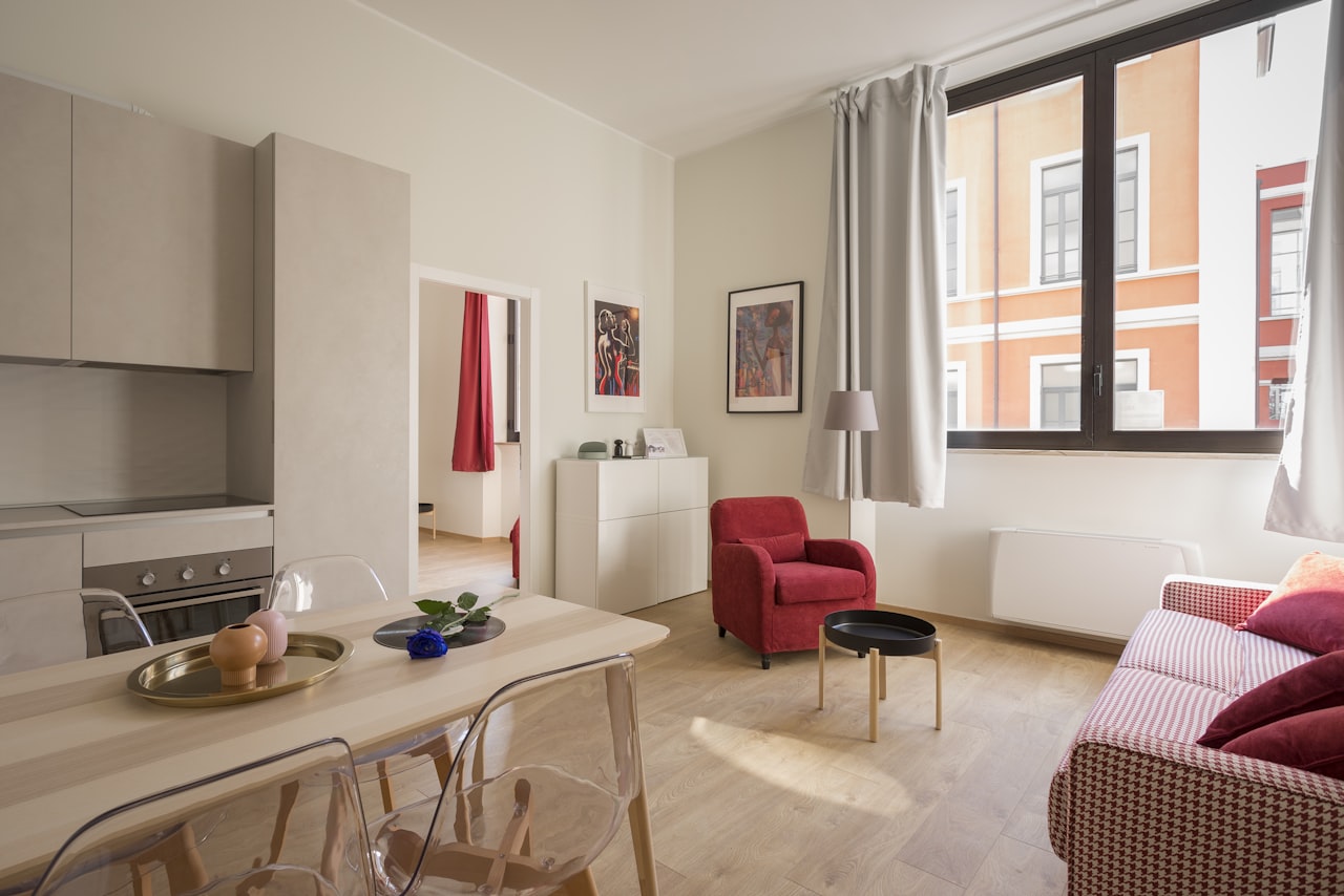 Comisiones de Booking y Airbnb en 2026: cuánto pagas de verdad